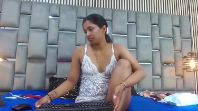 Image 4 of elsa_parisii Stream on Chaturbate on 10 days ago