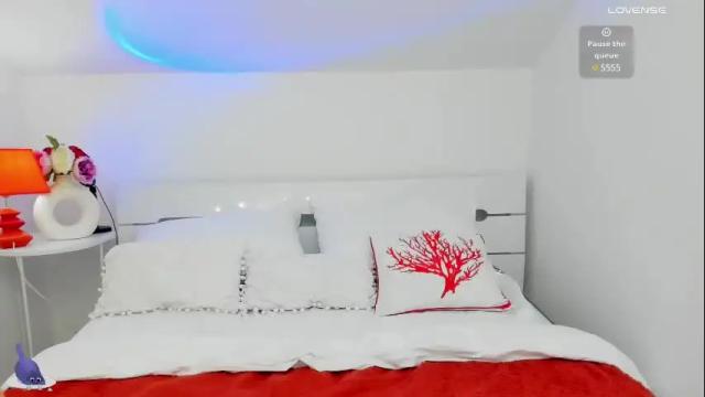 Image 2 of elsajoness Stream on Chaturbate on 24 days ago