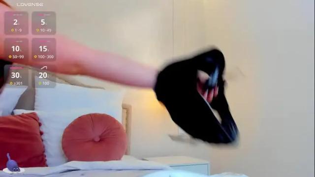 Image 3 of elsajoness Stream on Chaturbate on 1 month ago