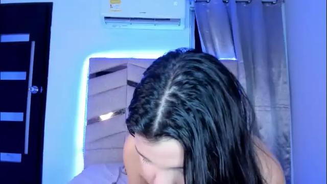 Image 3 of elsalombardi Stream on Chaturbate on 14 days ago