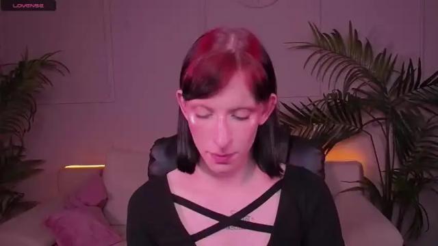 Image 11 of elsie_davis Stream on Chaturbate on 19 months ago