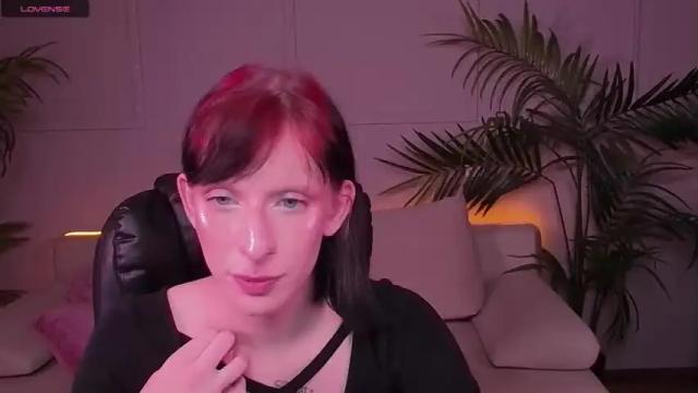 Image 3 of elsie_davis Stream on Chaturbate on 19 months ago