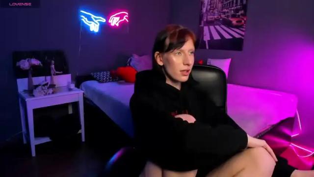 Image 11 of elsie_davis Stream on Chaturbate on 18 months ago