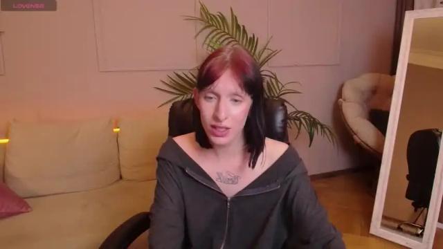 Image 2 of elsie_davis Stream on Chaturbate on 18 months ago
