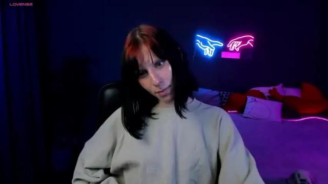 Image 12 of elsie_davis Stream on Chaturbate on 18 months ago