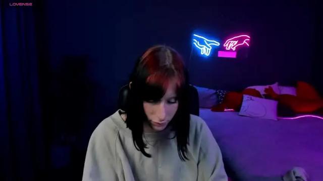 Image 7 of elsie_davis Stream on Chaturbate on 18 months ago