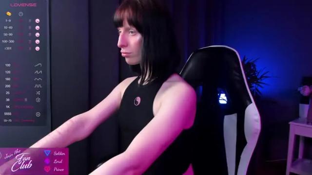 Image 6 of elsie_davis Stream on Chaturbate on 16 months ago