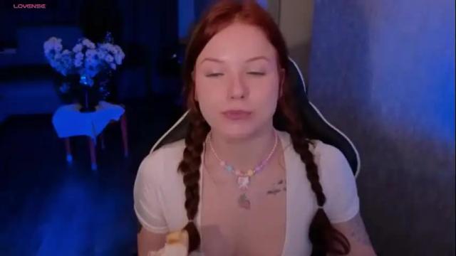 Image 12 of elsie_ginger Stream on Chaturbate on 5 months ago