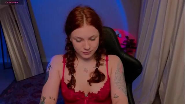 Image 2 of elsie_ginger Stream on Chaturbate on 5 months ago
