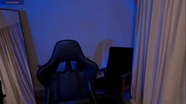 Image 11 of elsie_ginger Stream on Chaturbate on 4 months ago