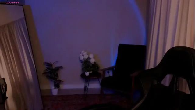 Image 8 of elsie_ginger Stream on Chaturbate on 4 months ago