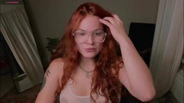 Image 3 of elsie_ginger Stream on Chaturbate on 2 months ago