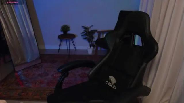 Image 12 of elsie_ginger Stream on Chaturbate on 1 month ago