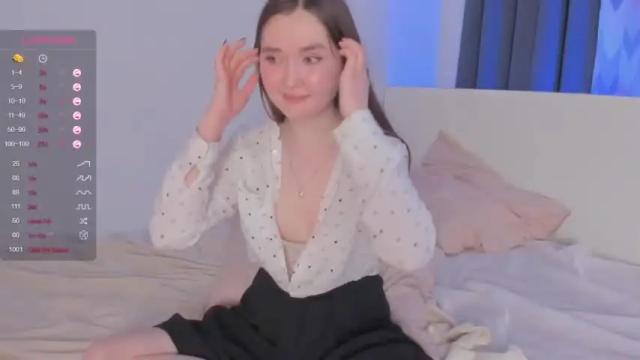 Image 6 of elsiecaitlin Stream on Chaturbate on 18 months ago