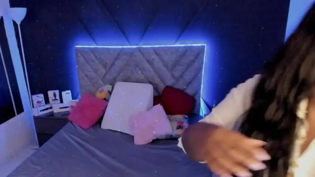 Image 12 of elsiemorriis Stream on Chaturbate on 15 months ago