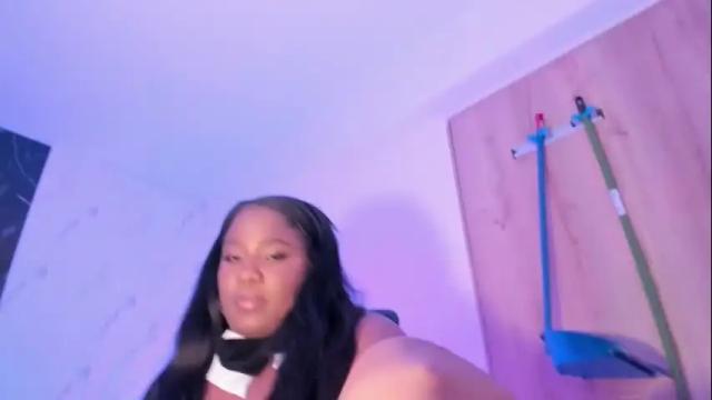 Image 11 of elsiemorriis Stream on Chaturbate on 9 days ago