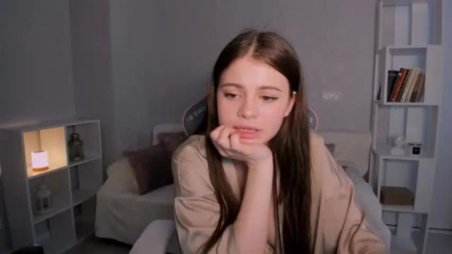 Image 4 of elunaseduces Stream on Chaturbate on 13 months ago