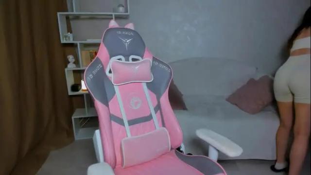 Image 2 of elunaseduces Stream on Chaturbate on 23 days ago