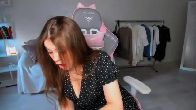 Image 2 of elunaseduces Stream on Chaturbate on 4 months ago