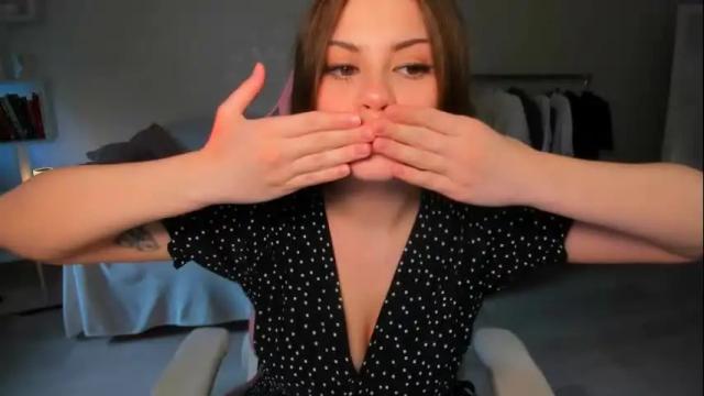 Image 4 of elunaseduces Stream on Chaturbate on 4 months ago