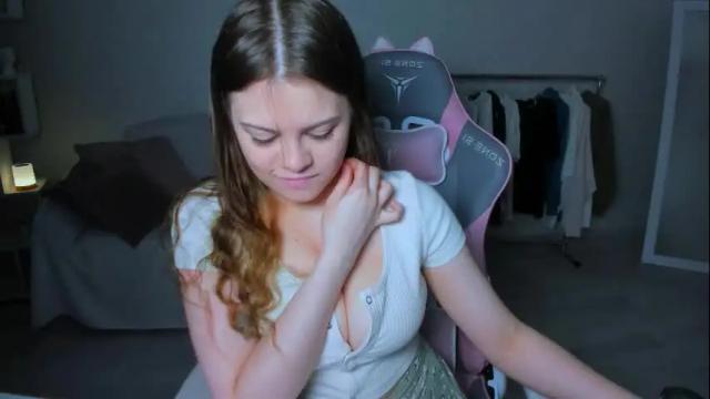 Image 4 of elunaseduces Stream on Chaturbate on 4 months ago