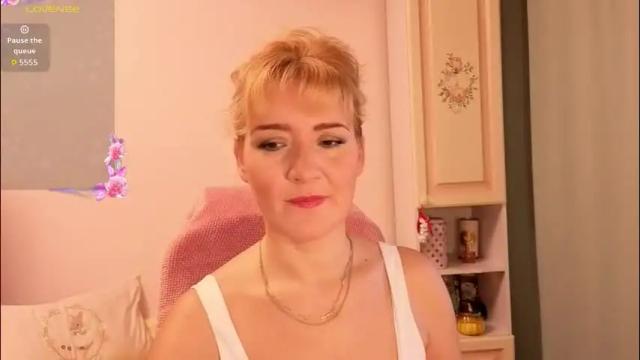 Image 3 of elviraforyou Stream on Chaturbate on 1 month ago