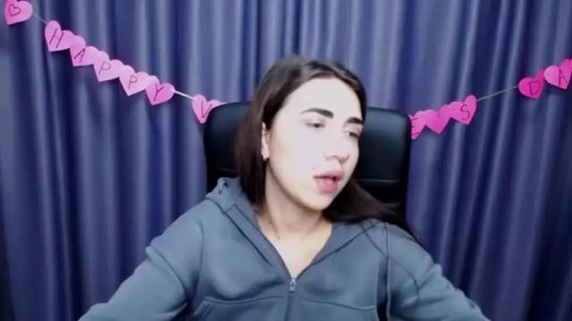 Image 7 of elvirakot Stream on Chaturbate on 15 months ago