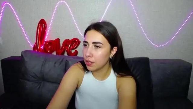Image 11 of elvirakot Stream on Chaturbate on 14 months ago