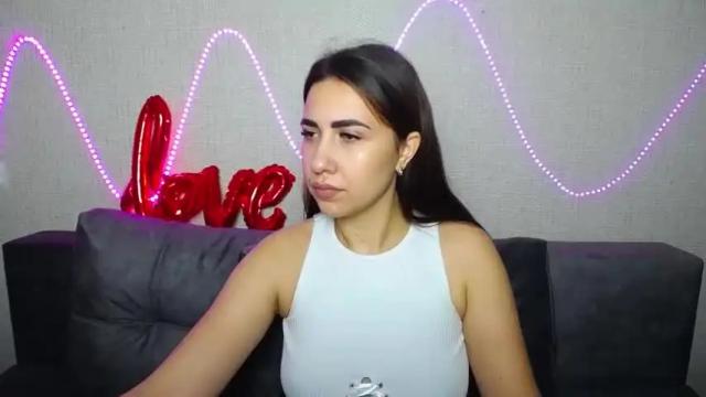 Image 4 of elvirakot Stream on Chaturbate on 14 months ago