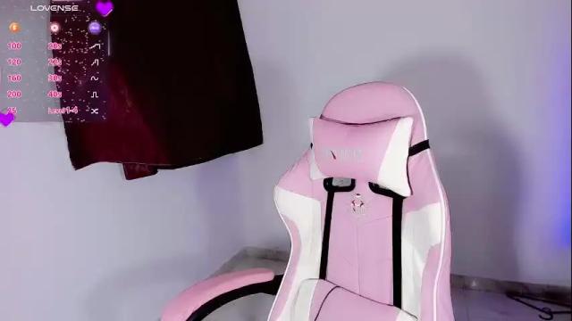 Image 10 of ely_doll Stream on Chaturbate on 11 days ago