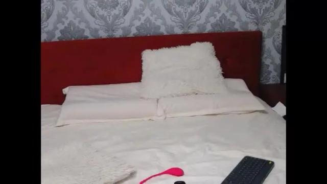 Image 3 of em_roqueen Stream on Chaturbate on 4 months ago