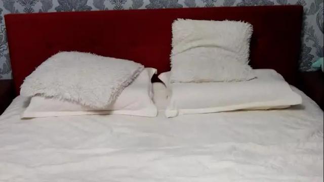 Image 4 of em_roqueen Stream on Chaturbate on 3 months ago