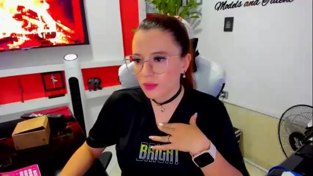 Image 4 of ema_04 Stream on Chaturbate on 3 months ago