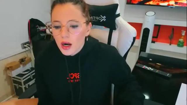 Image 10 of ema_04 Stream on Chaturbate on 2 months ago