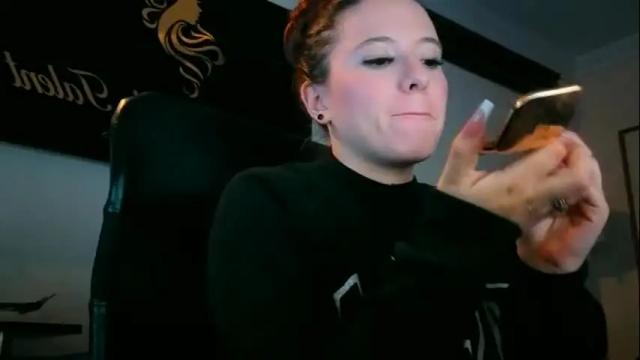 Image 2 of ema_04 Stream on Chaturbate on 2 months ago