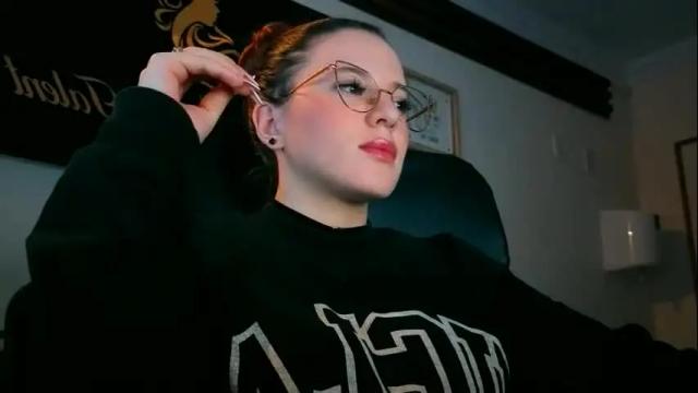 Image 3 of ema_04 Stream on Chaturbate on 2 months ago