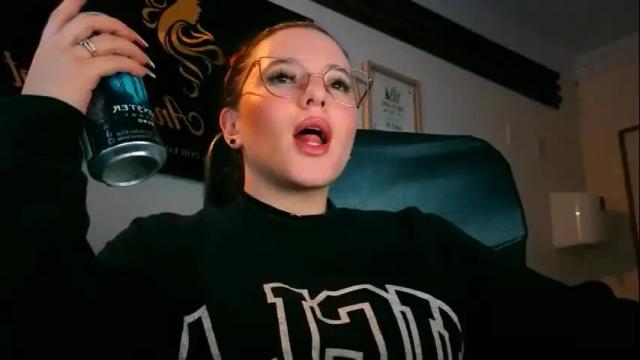 Image 6 of ema_04 Stream on Chaturbate on 2 months ago