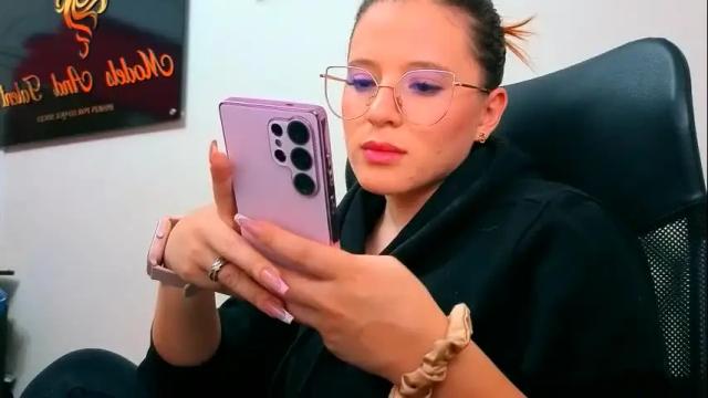 Image 10 of ema_04 Stream on Chaturbate on 2 months ago