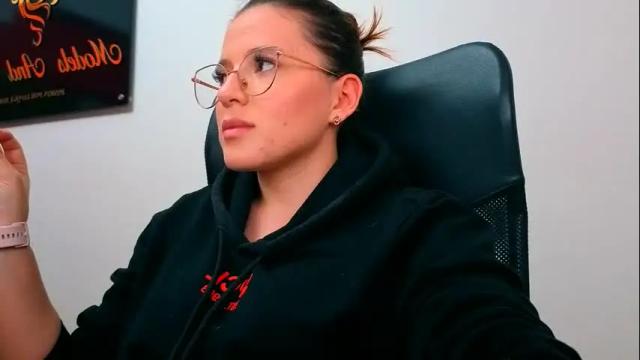 Image 7 of ema_04 Stream on Chaturbate on 2 months ago