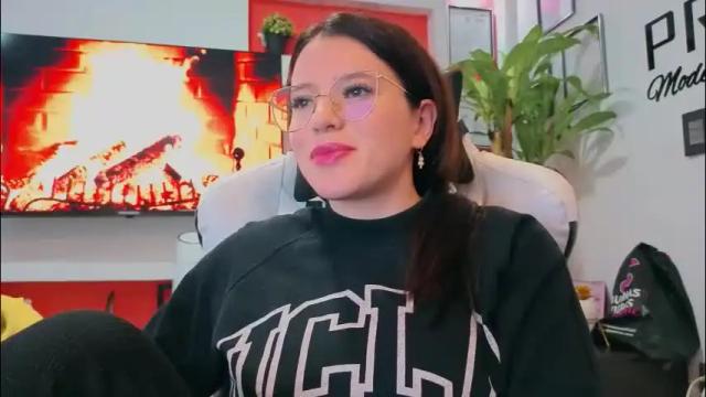 Image 10 of ema_04 Stream on Chaturbate on 2 months ago