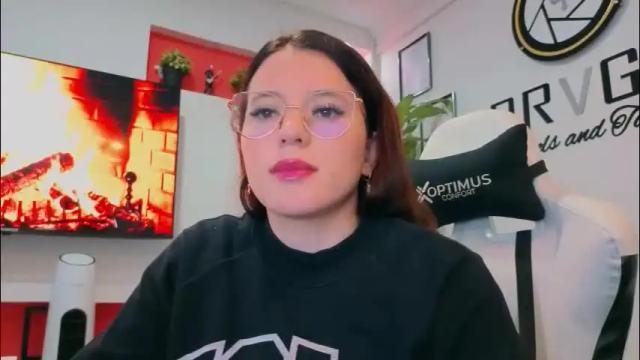 Image 3 of ema_04 Stream on Chaturbate on 2 months ago