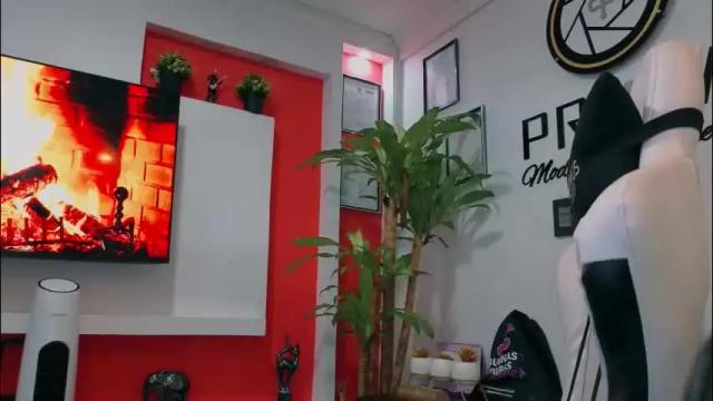 Image 4 of ema_04 Stream on Chaturbate on 2 months ago