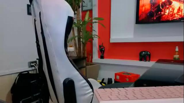 Image 12 of ema_04 Stream on Chaturbate on 1 month ago