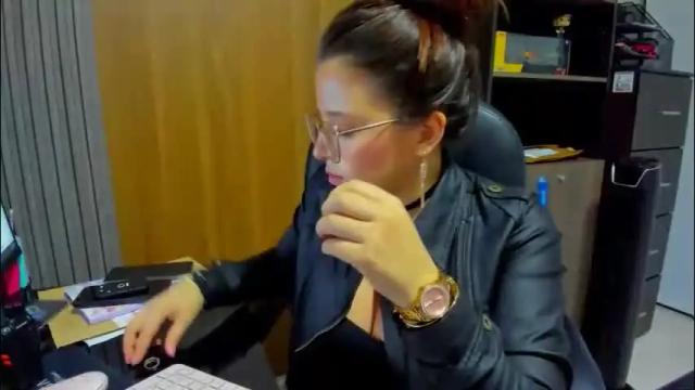 Image 2 of ema_04 Stream on Chaturbate on 1 month ago