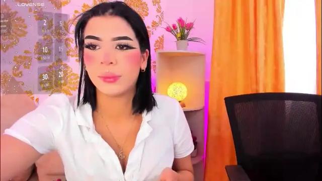 Image 4 of ema_lambert Stream on Chaturbate on 2 months ago