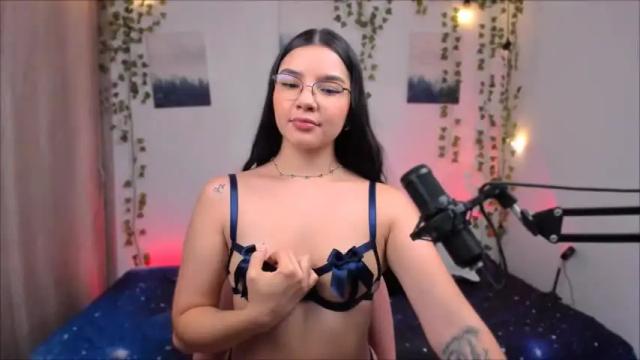 Image 11 of ema_roberts Stream on Chaturbate on 18 months ago