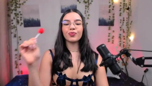 Image 3 of ema_roberts Stream on Chaturbate on 18 months ago