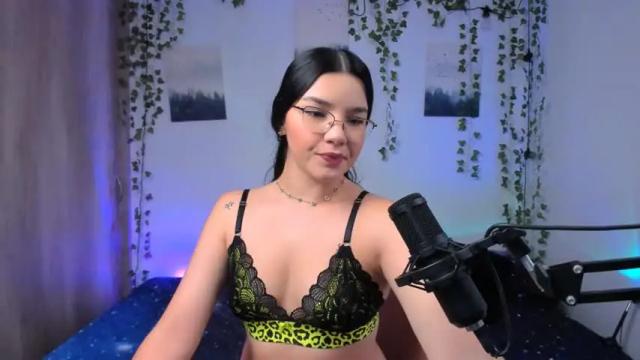 Image 6 of ema_roberts Stream on Chaturbate on 17 months ago
