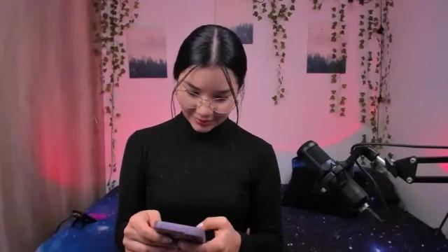 Image 2 of ema_roberts Stream on Chaturbate on 17 months ago