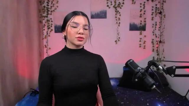 Image 3 of ema_roberts Stream on Chaturbate on 17 months ago